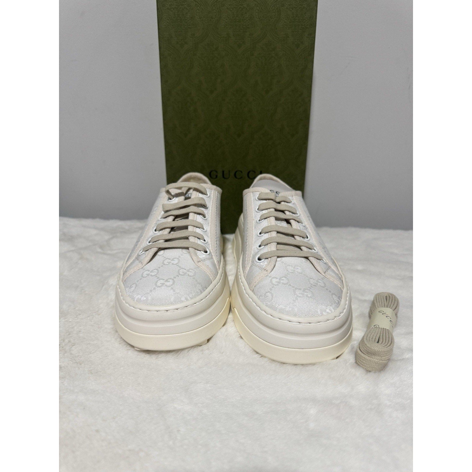 NWB Gucci GG Monogram 1977 White Lace Up Sneakers Low Top Platform