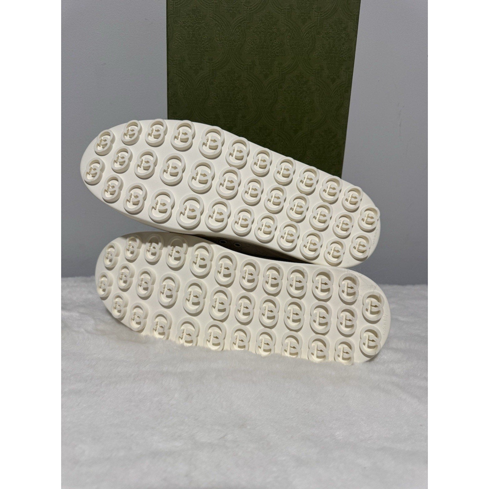 NWB Gucci GG Monogram 1977 White Lace Up Sneakers Low Top Platform