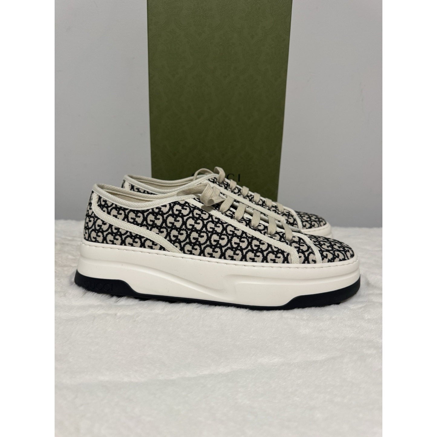 Gucci WmnsGG Platform Sneakers Authentic ‘Ivory Black’ Uk42/US12