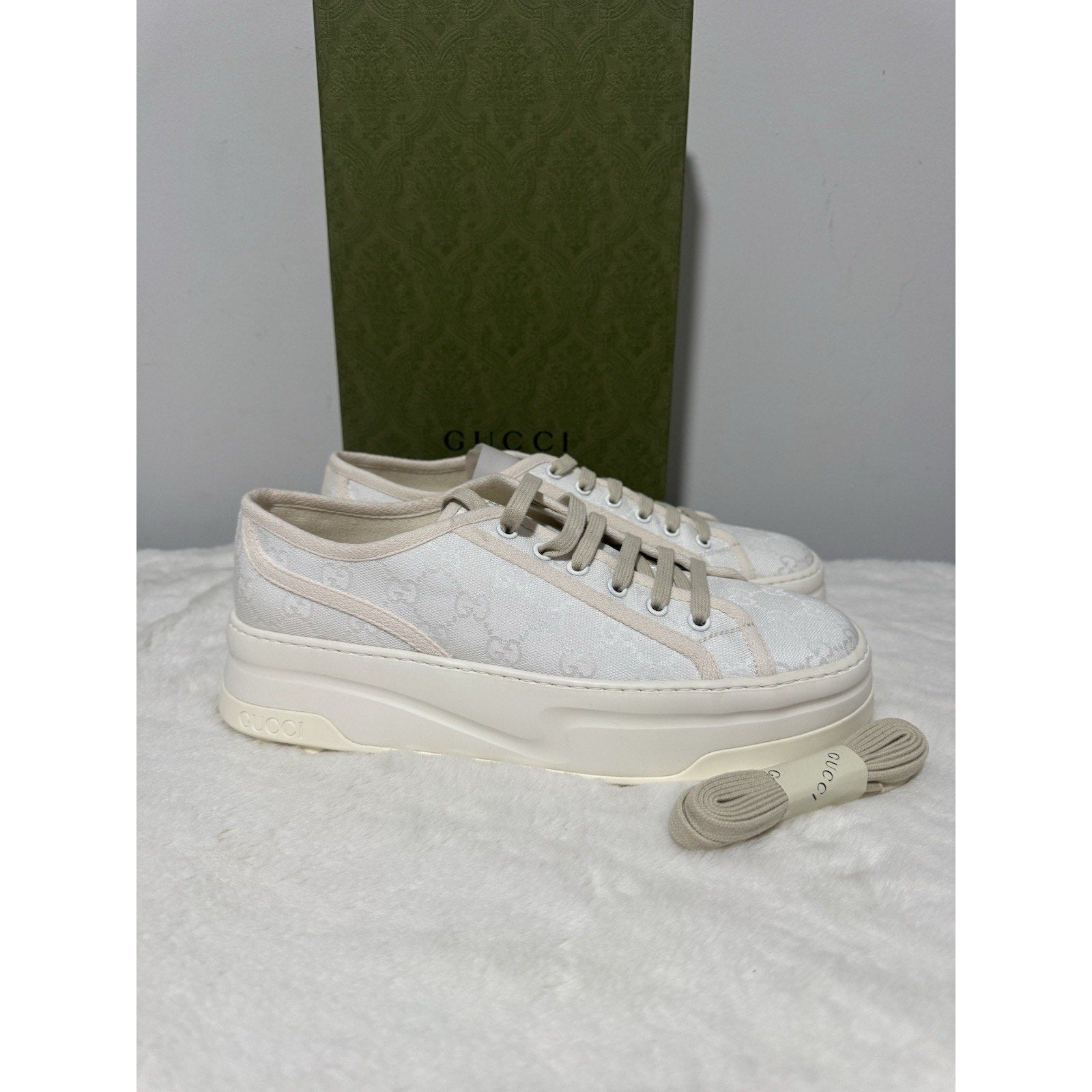 NWB Gucci GG Monogram 1977 White Lace Up Sneakers Low Top Platform