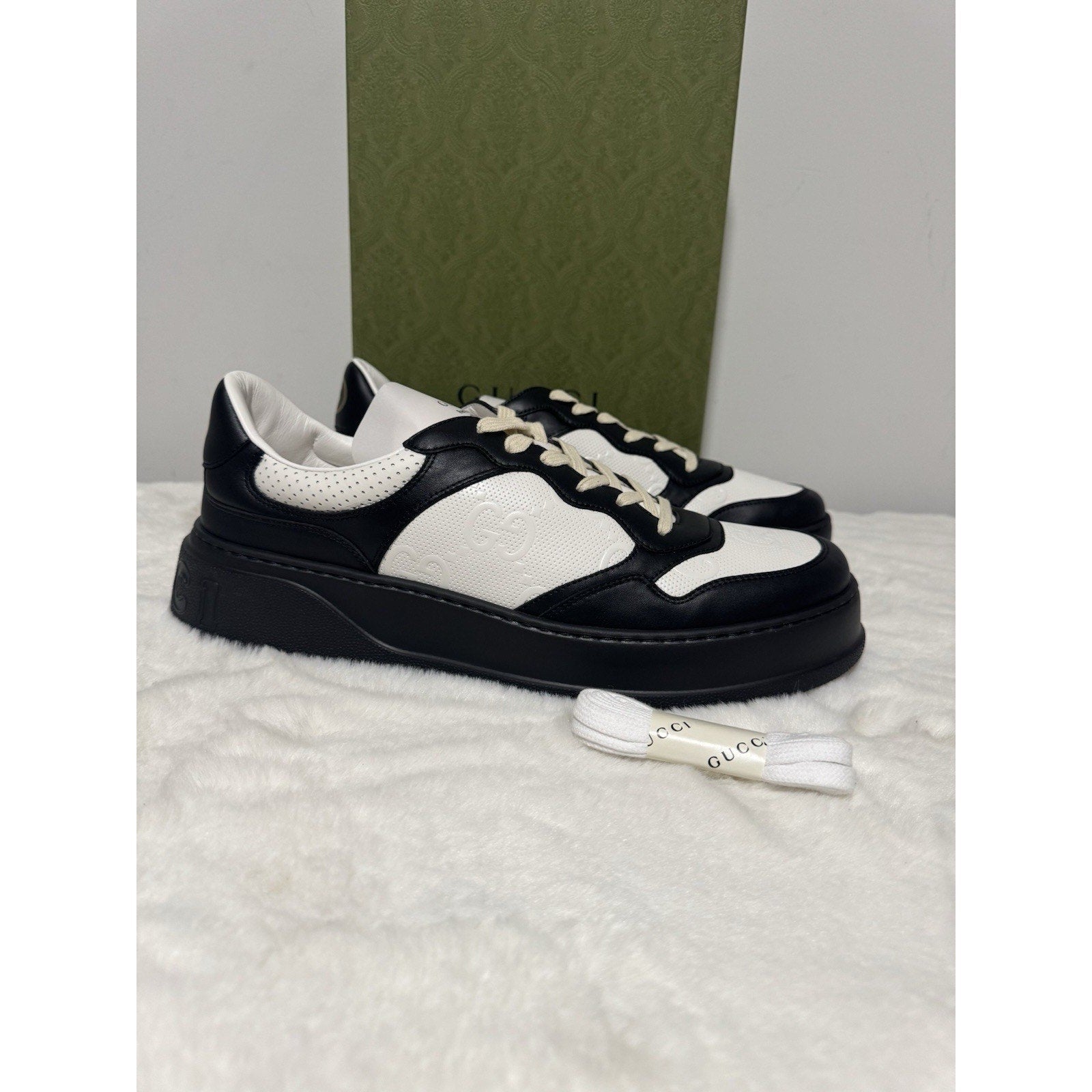Men's Gucci GG Embossed Leather Black/White Sneakers